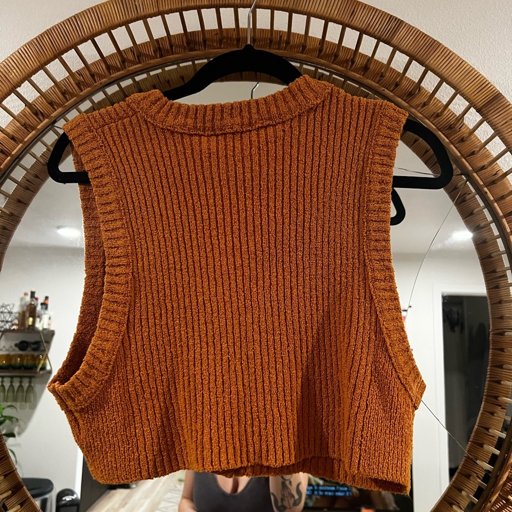 Colby crop vest - Picture 2 of 4